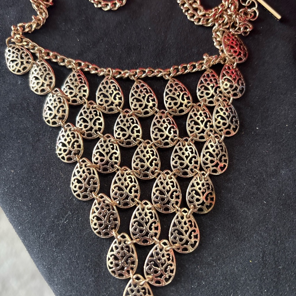 Elegant Gold Statement Necklace